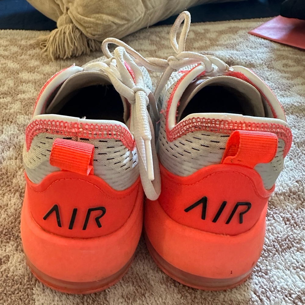 Women’s Nikes Air max